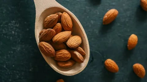 تصویر 3 از بادام درختی مزمز با کیفیت عالی و طعم بی نظیر